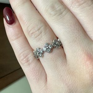 PANDORA. Floral sterling silver ring.